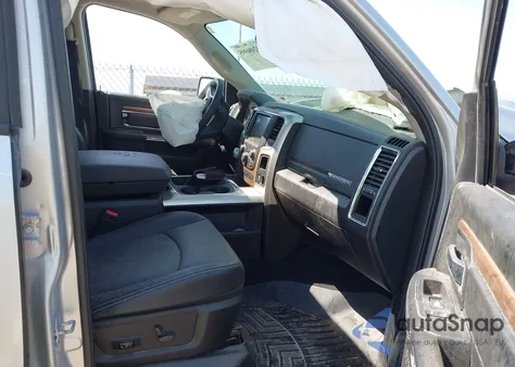 2017 Ram 1500 Laramie 4X4 6'4 Box z USA, uszkodzony, nr VIN 1C6RR7JM6HS792816